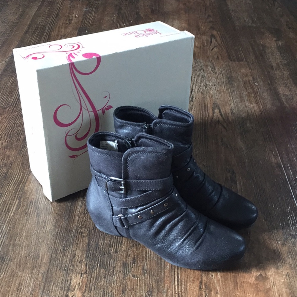 Jessica Cline black ankle booties - Picture 2 of 2